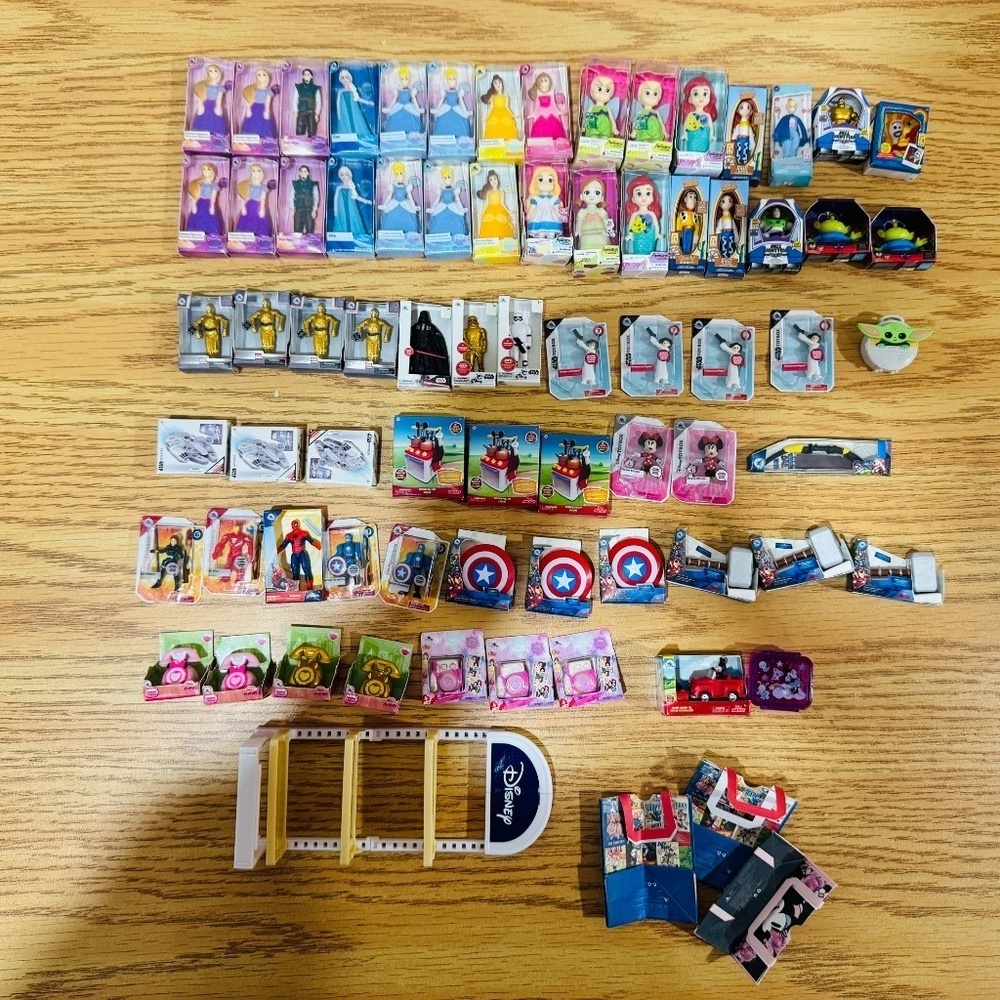 Zuru - Mini Brands Disney Store Edition, 75 Pieces, Excellent Condition!